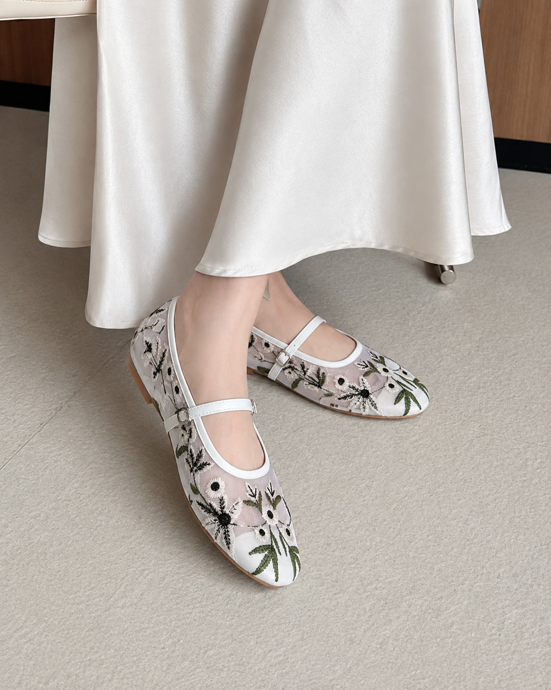 Wild-Flower Embroidery Pumps